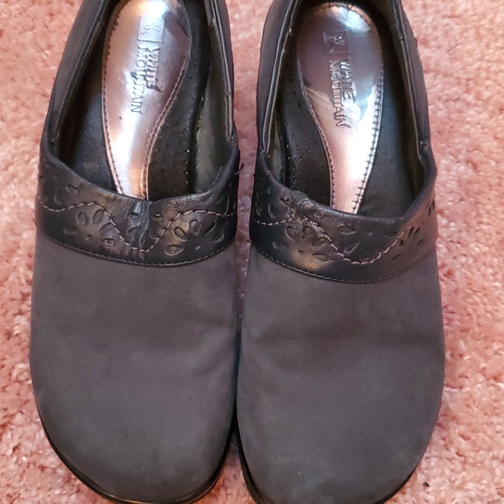 White Mountain clogs